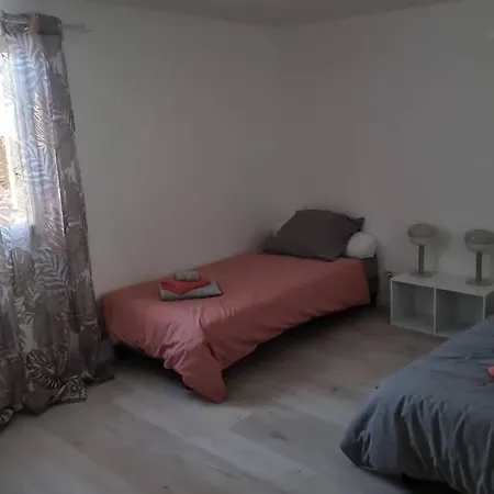 Βίλα Paradis - *