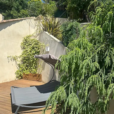 Villa Paradis - *