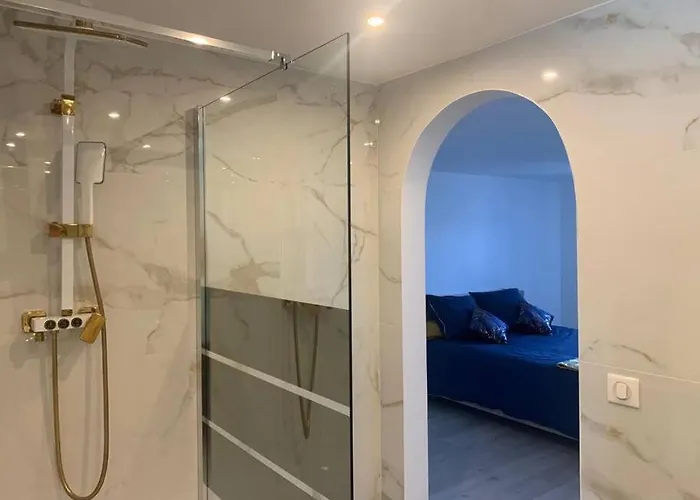 Villa Paradis - *